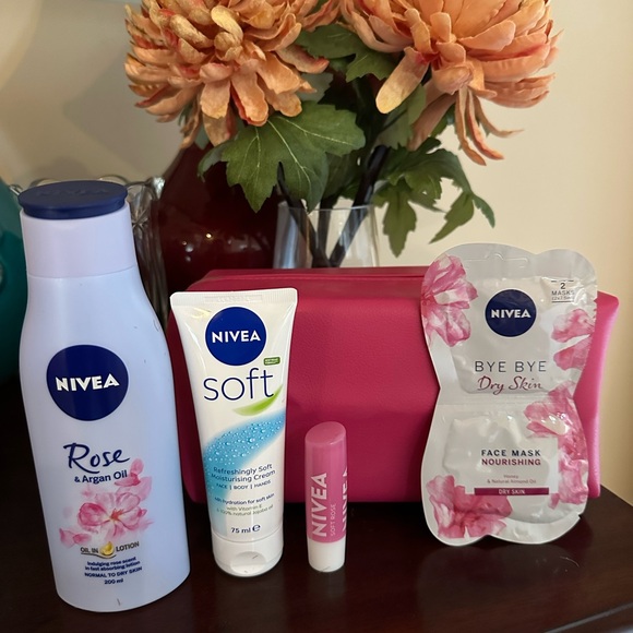 NWT Nivea Feel Radiant Skincare Moments 6 piece set - Picture 1 of 12